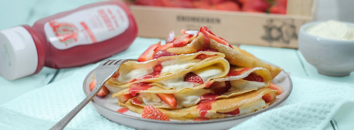 Pancakes mit Strawberry Dessertsauce