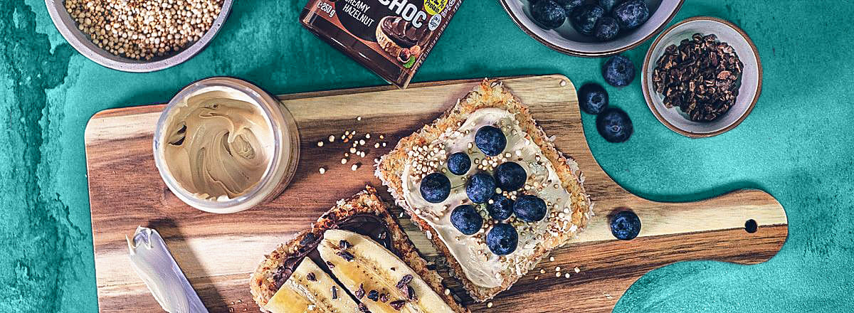 Toast mit Banane Himbeeren