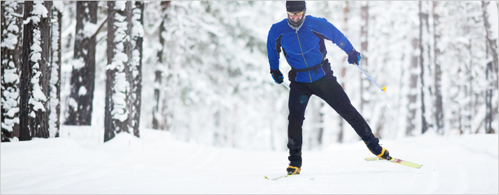 Skilangläufer im Schnee