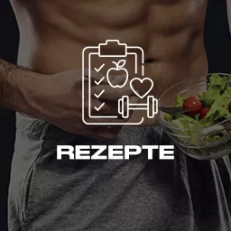 Mann mit Sixpack hält einen Teller mit Salat