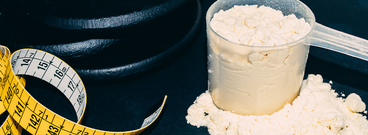 Maaßband & Shaker mit gefülltem Protein Pulver