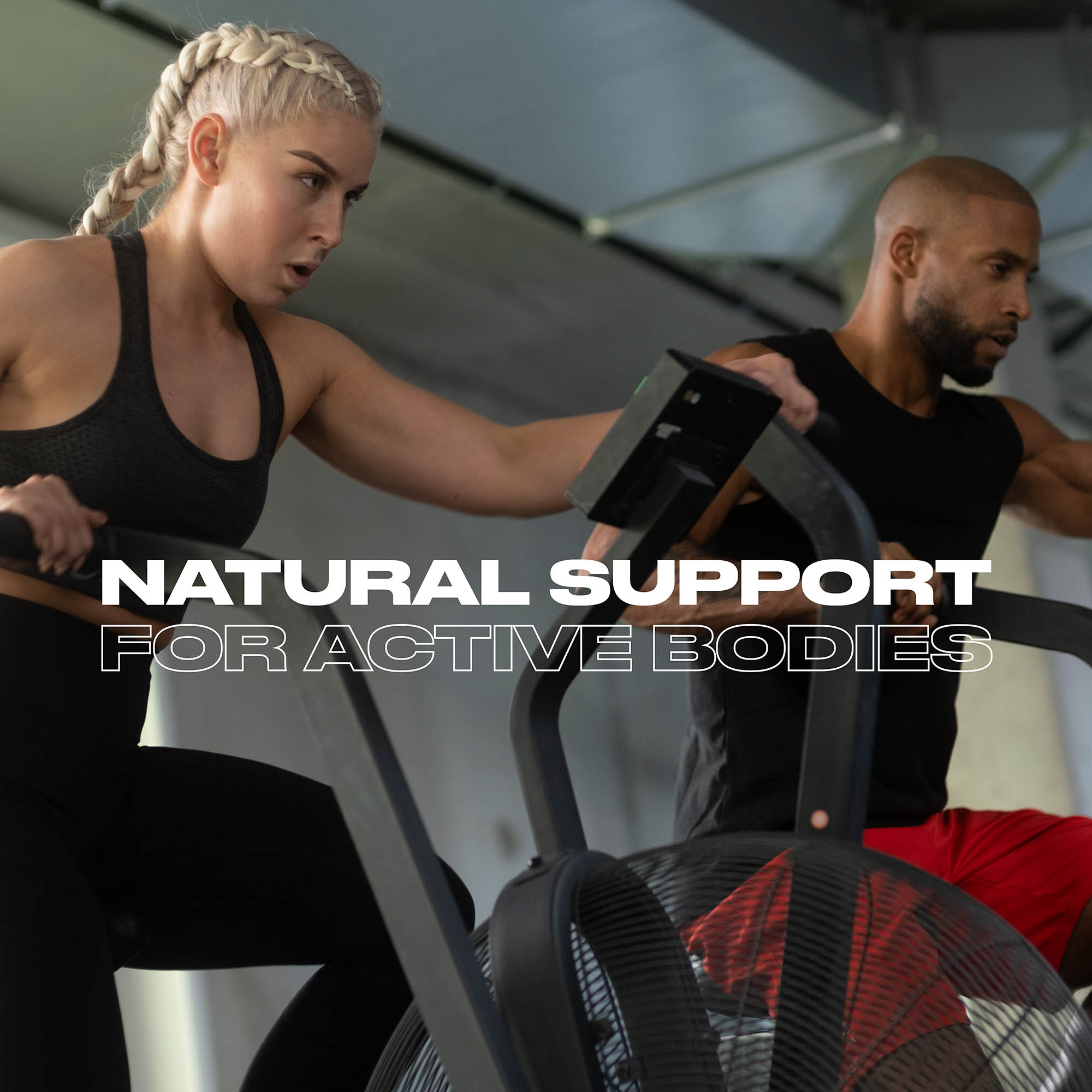 Eine Frau und ein Mann auf einem Stepper