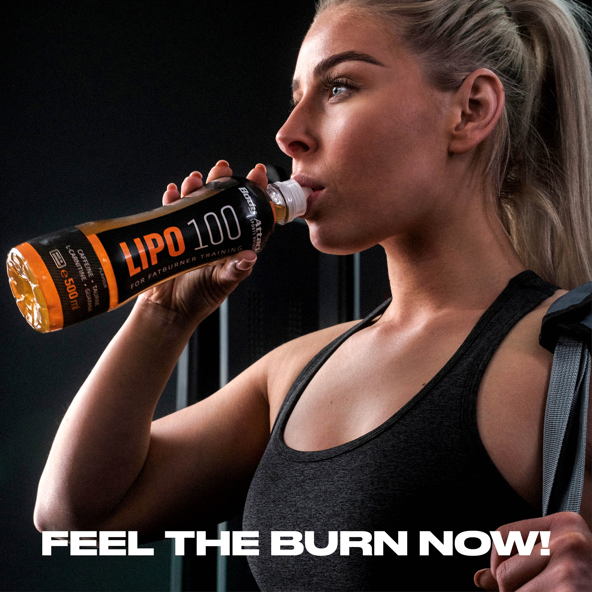 Eine Sportlerin trink einen Lipo 100 Drink