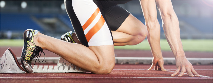 Ein Leichtathlet in der Startposition