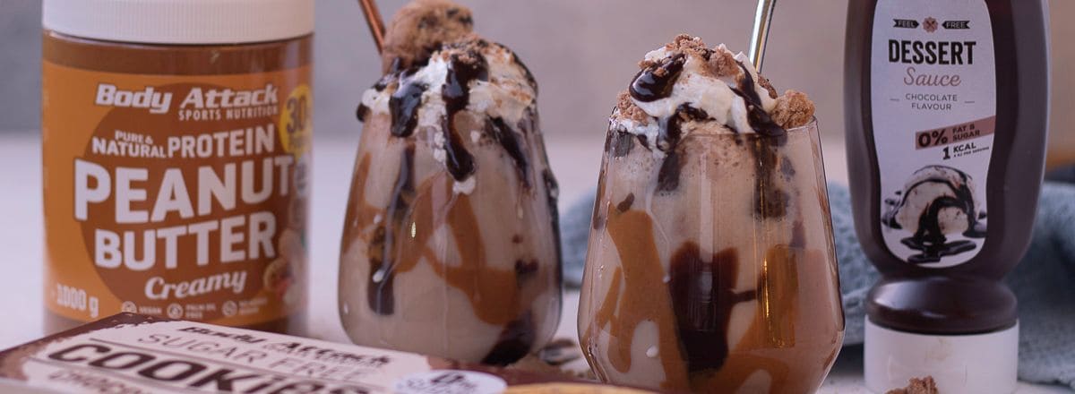 Schoko-Ice Shake mit Peanutbutter Creamy & Schoko Dessert Sauce