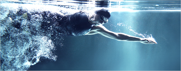 Schwimmerin beim schwimmen