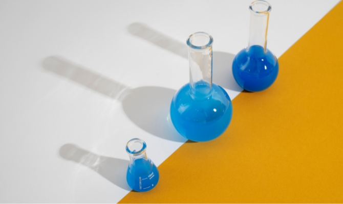 3 Unterschiedlich große Messbecher