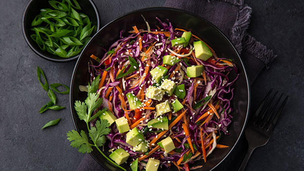 Rotkohl Avocado Salat